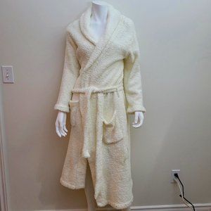 Luxe by Priv white bathrobe. Size 1. NWT